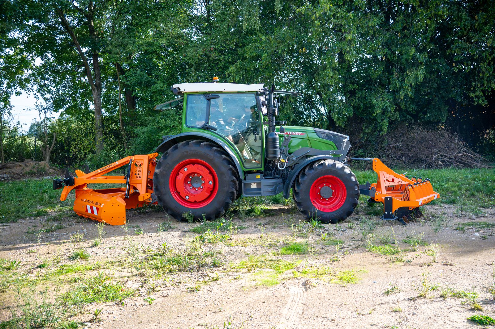 VGrader 2.0 230K combiné au déchaumeur V12